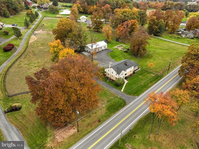 1682 READING RD, Mohnton, PA 19540