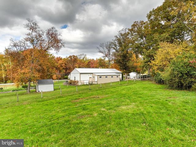 1682 READING RD, Mohnton, PA 19540
