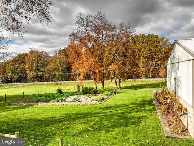 1682 READING RD, Mohnton, PA 19540