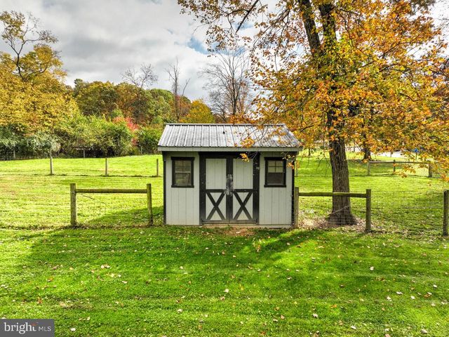 1682 READING RD, Mohnton, PA 19540