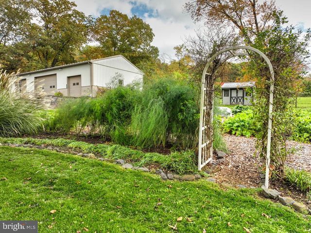 1682 READING RD, Mohnton, PA 19540