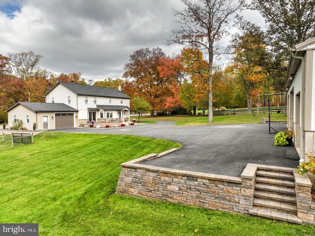 1682 READING RD, Mohnton, PA 19540