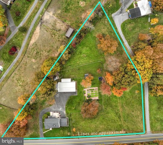 1682 READING RD, Mohnton, PA 19540