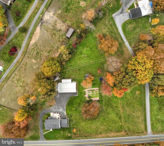 1682 READING RD, Mohnton, PA 19540