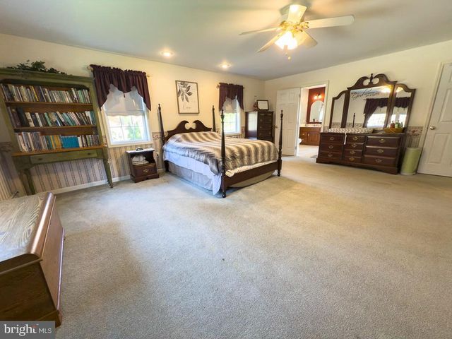 1682 READING RD, Mohnton, PA 19540