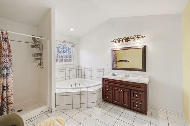 4444 Meadowbrook Dr Drive, Flint, MI 48506