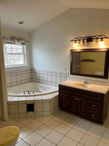 4444 Meadowbrook Dr Drive, Flint, MI 48506