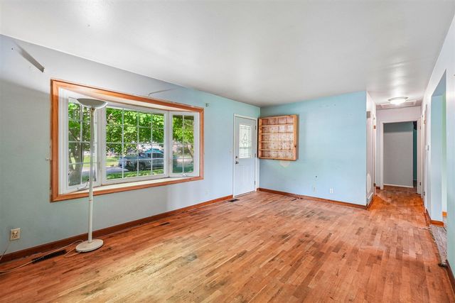 524 Winters Eave Drive, Flushing, MI 48433