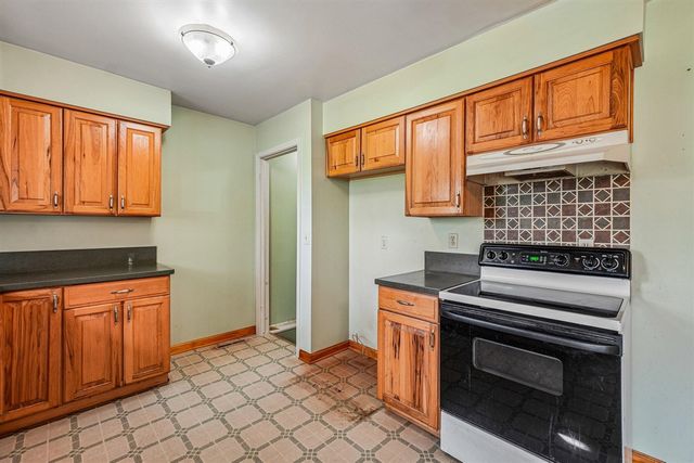 524 Winters Eave Drive, Flushing, MI 48433