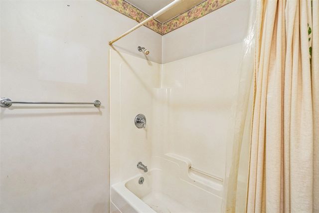 524 Winters Eave Drive, Flushing, MI 48433