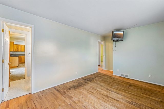 524 Winters Eave Drive, Flushing, MI 48433