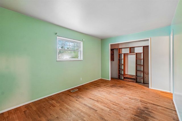 524 Winters Eave Drive, Flushing, MI 48433