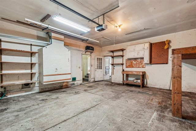 524 Winters Eave Drive, Flushing, MI 48433
