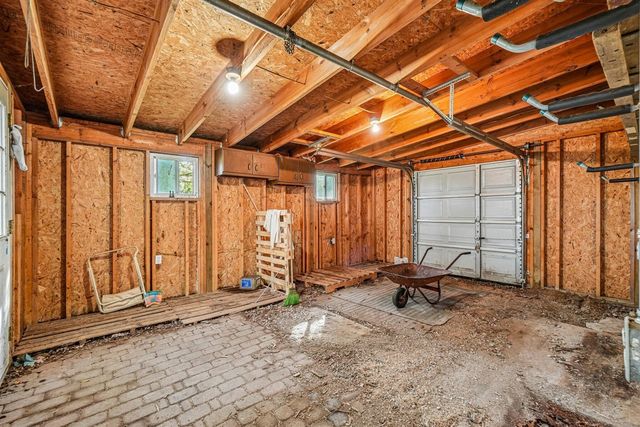 524 Winters Eave Drive, Flushing, MI 48433