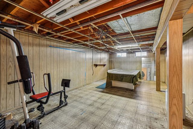 524 Winters Eave Drive, Flushing, MI 48433