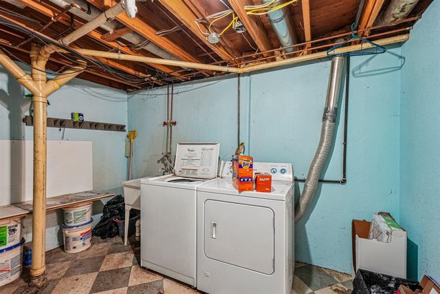 524 Winters Eave Drive, Flushing, MI 48433