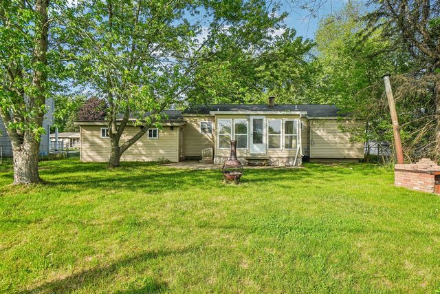 524 Winters Eave Drive, Flushing, MI 48433