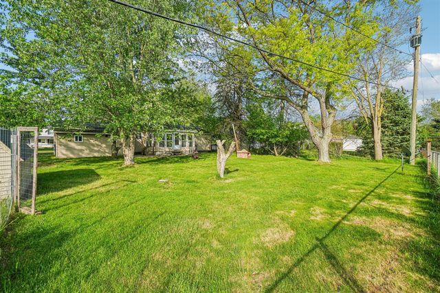 524 Winters Eave Drive, Flushing, MI 48433