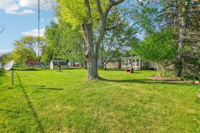 524 Winters Eave Drive, Flushing, MI 48433