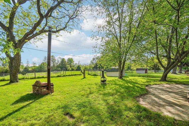 524 Winters Eave Drive, Flushing, MI 48433
