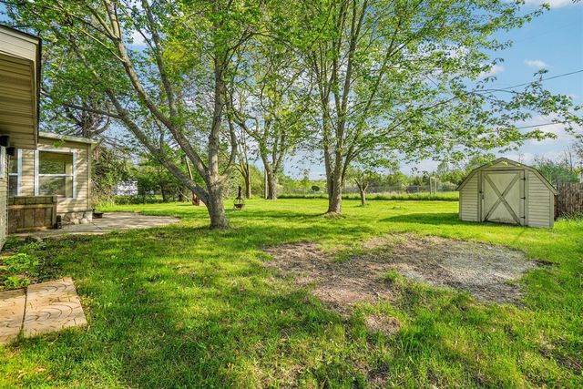524 Winters Eave Drive, Flushing, MI 48433