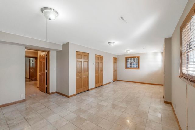 11 Silver Lake Drive, Waterloo, IA 50702