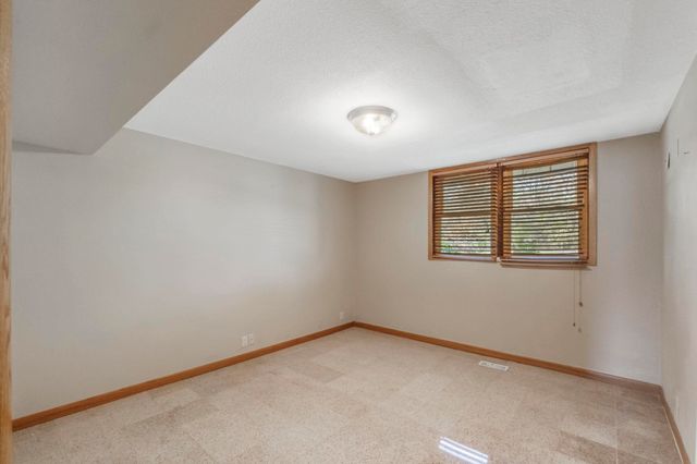 11 Silver Lake Drive, Waterloo, IA 50702