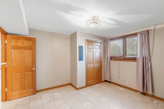 11 Silver Lake Drive, Waterloo, IA 50702