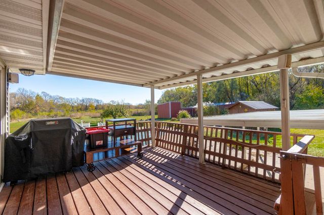 11 Silver Lake Drive, Waterloo, IA 50702