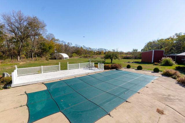 11 Silver Lake Drive, Waterloo, IA 50702