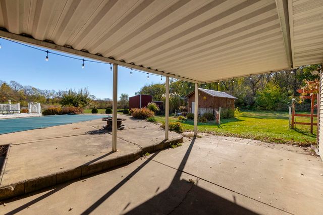 11 Silver Lake Drive, Waterloo, IA 50702