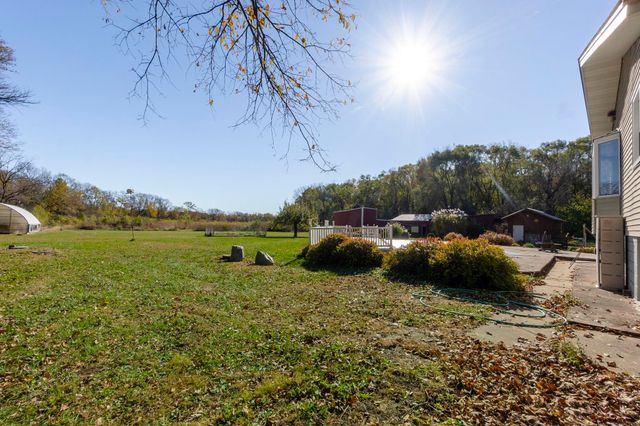 11 Silver Lake Drive, Waterloo, IA 50702