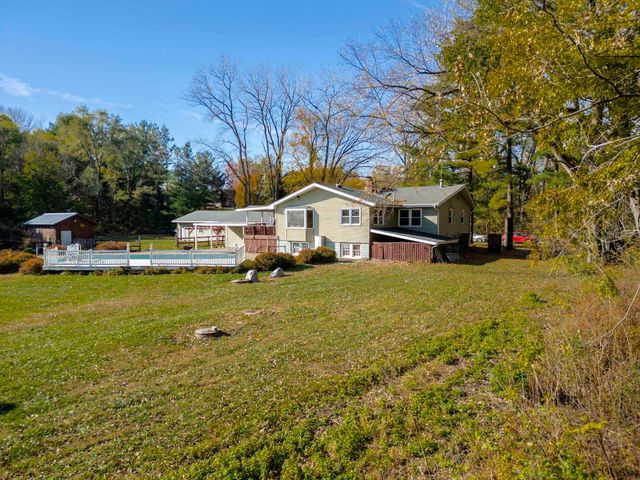 11 Silver Lake Drive, Waterloo, IA 50702