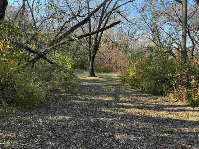 11 Silver Lake Drive, Waterloo, IA 50702