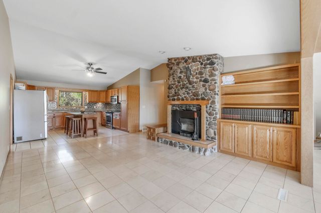 11 Silver Lake Drive, Waterloo, IA 50702