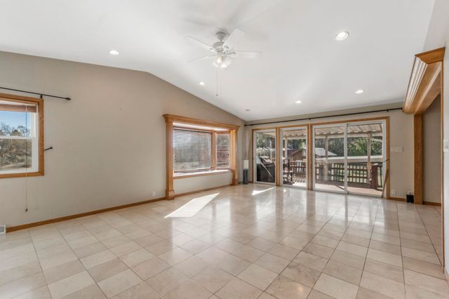 11 Silver Lake Drive, Waterloo, IA 50702