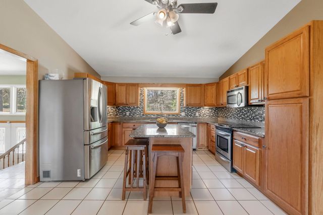 11 Silver Lake Drive, Waterloo, IA 50702