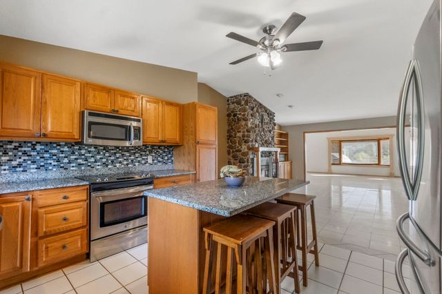 11 Silver Lake Drive, Waterloo, IA 50702