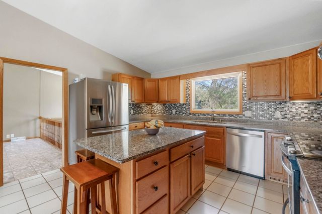 11 Silver Lake Drive, Waterloo, IA 50702