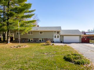 11 Silver Lake Drive, Waterloo, IA 50702