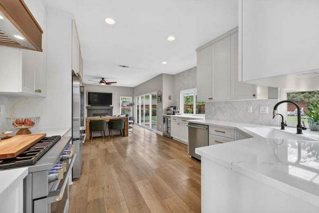 2127 Gold Haven Ct, Gold River, CA 95670