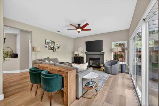 2127 Gold Haven Ct, Gold River, CA 95670