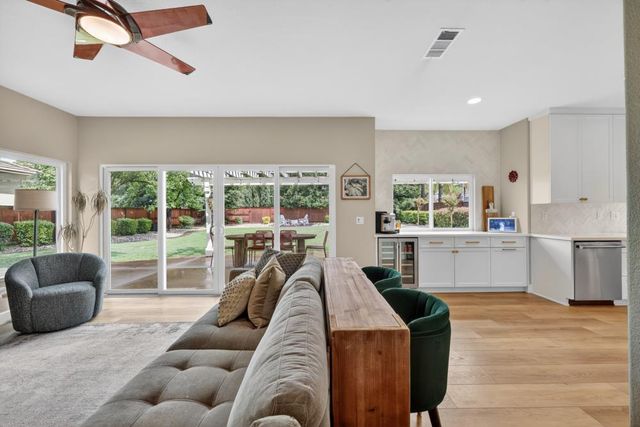 2127 Gold Haven Ct, Gold River, CA 95670