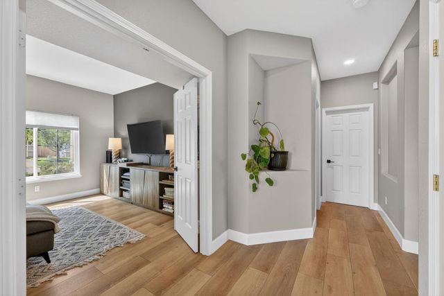 2127 Gold Haven Ct, Gold River, CA 95670