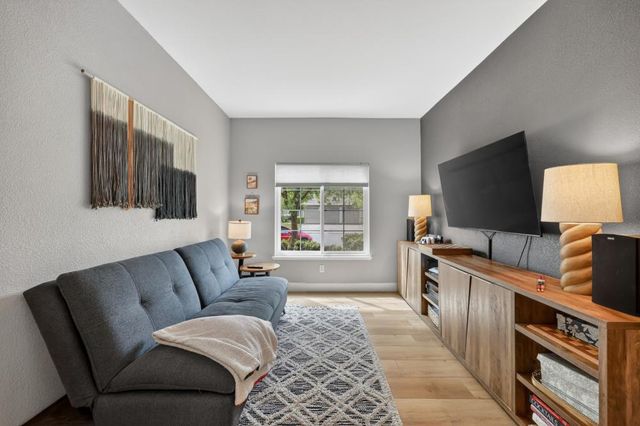 2127 Gold Haven Ct, Gold River, CA 95670