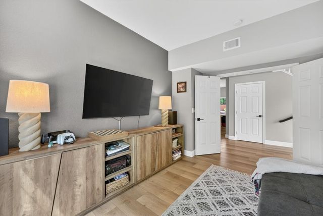 2127 Gold Haven Ct, Gold River, CA 95670