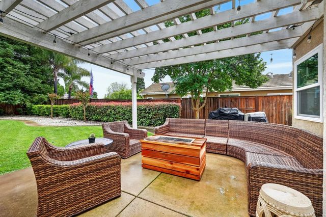 2127 Gold Haven Ct, Gold River, CA 95670