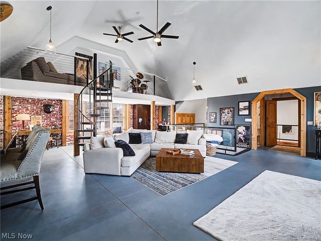 37931 Vine Street, Willoughby Hills, OH 44094