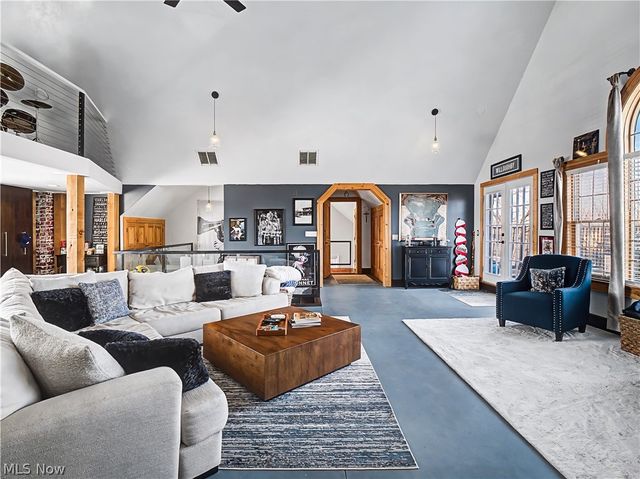 37931 Vine Street, Willoughby Hills, OH 44094