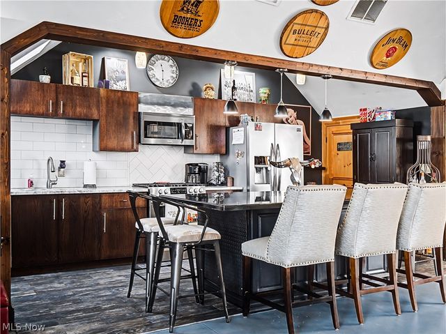 37931 Vine Street, Willoughby Hills, OH 44094